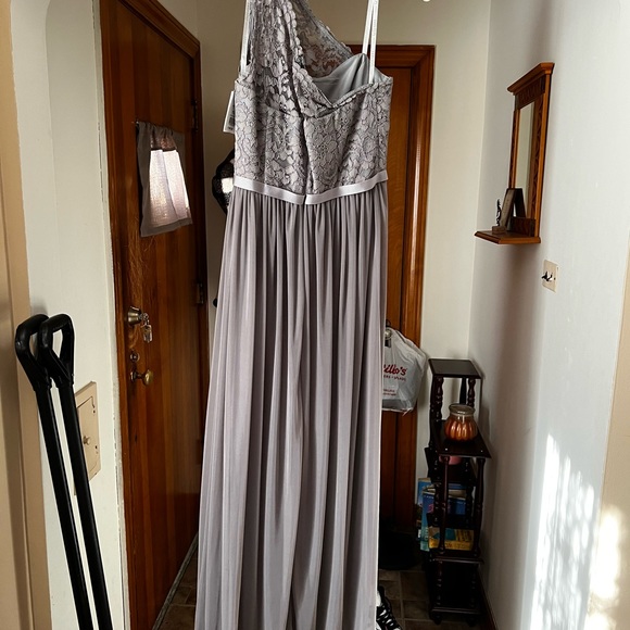 New David’s Bridal Dress - Picture 3 of 4